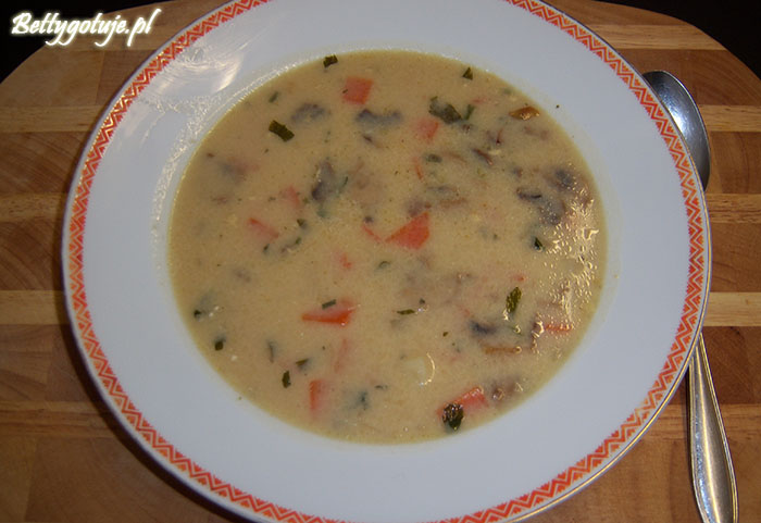 zupa-grzybowa-z-pieczarek-1